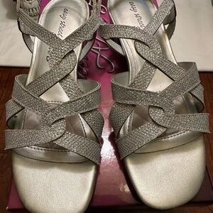 Easy street dress shoes . Woman’s size 6. Worn once to a wedding.